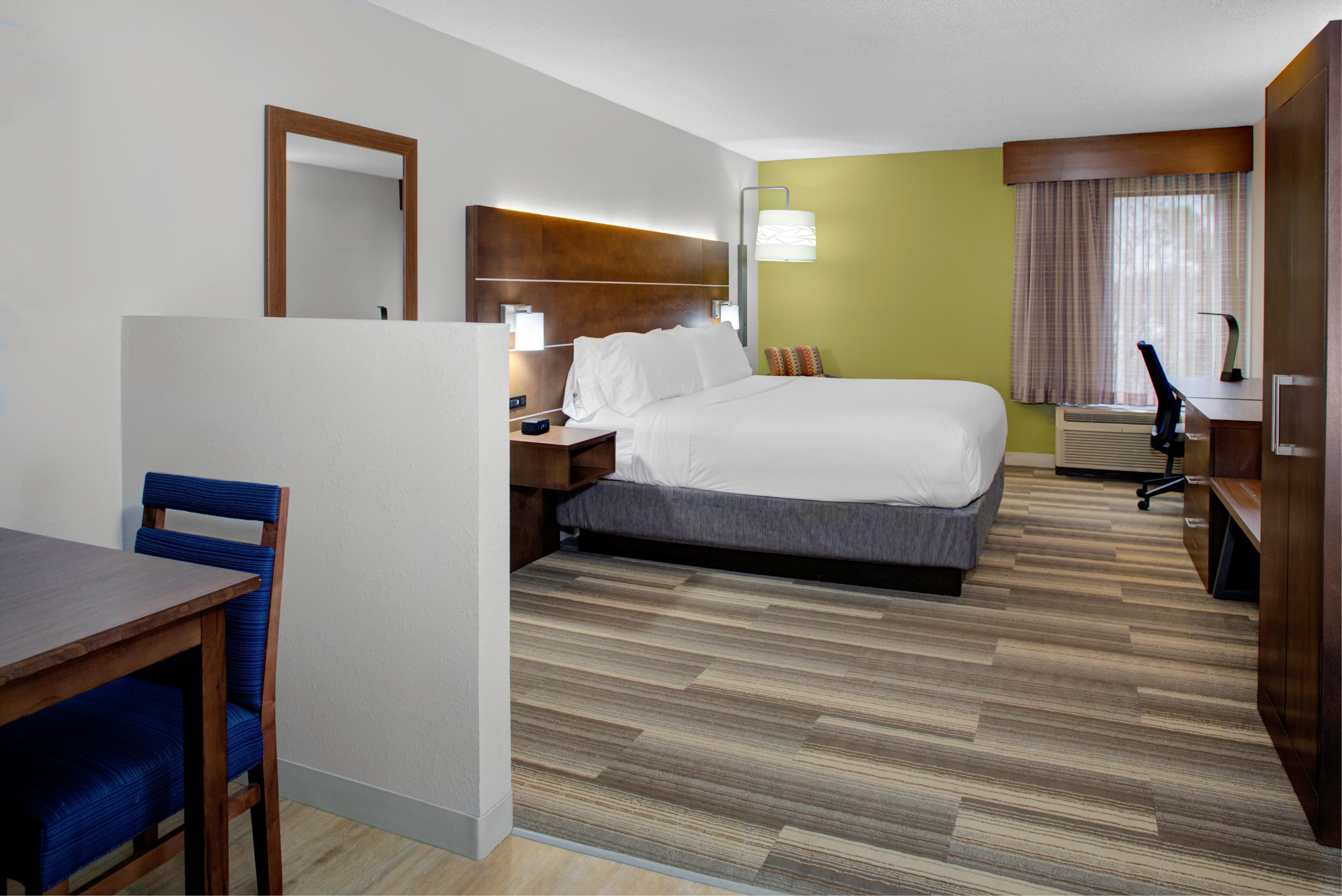 Holiday Inn Express - Chester By Ihg Exterior photo