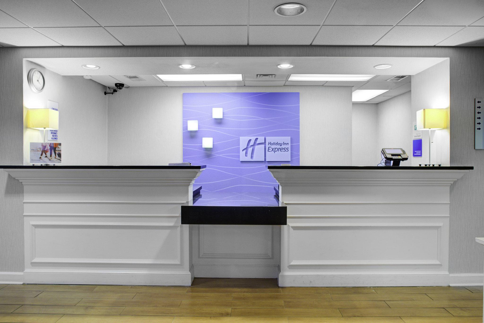 Holiday Inn Express - Chester By Ihg Exterior photo