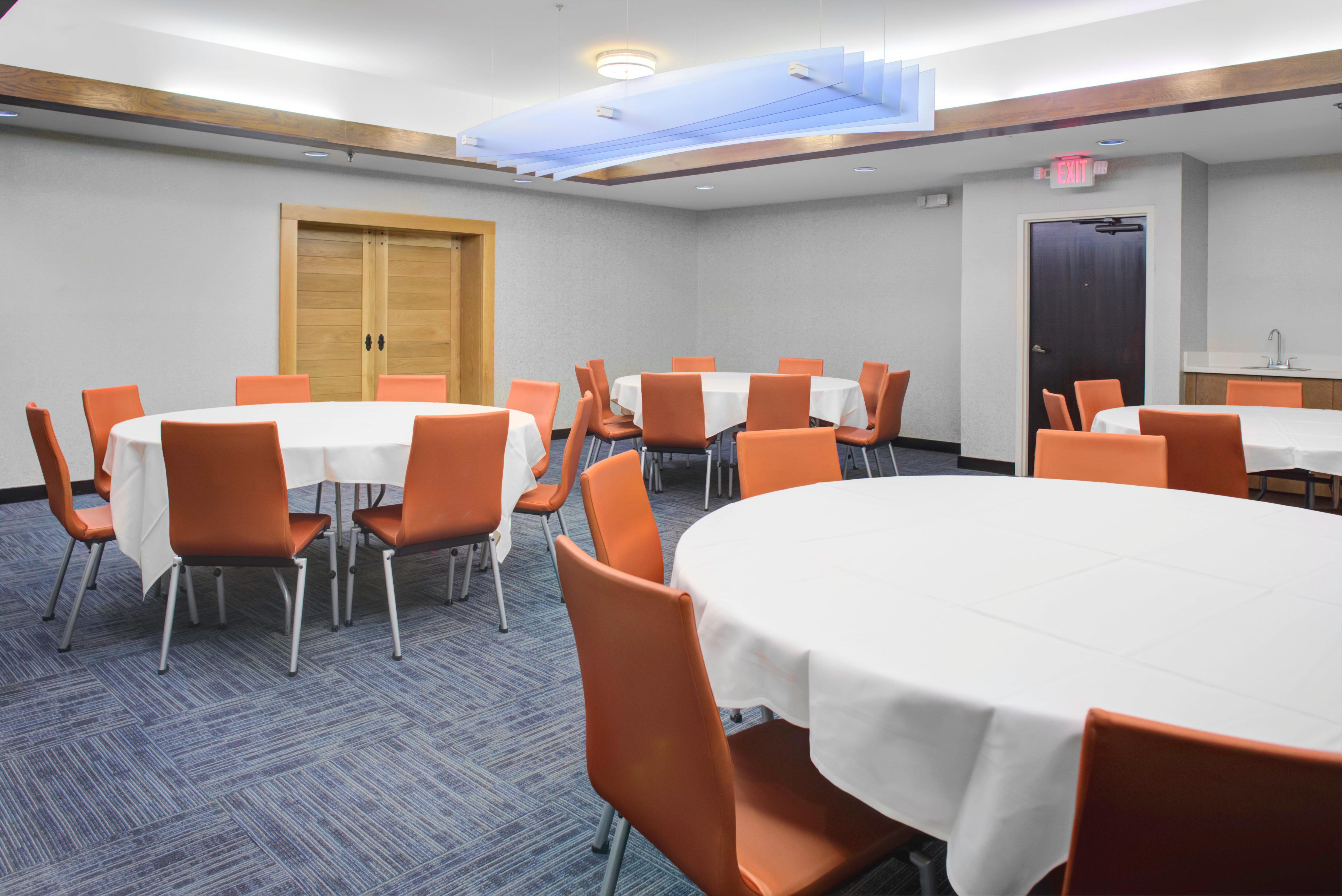 Holiday Inn Express - Chester By Ihg Exterior photo