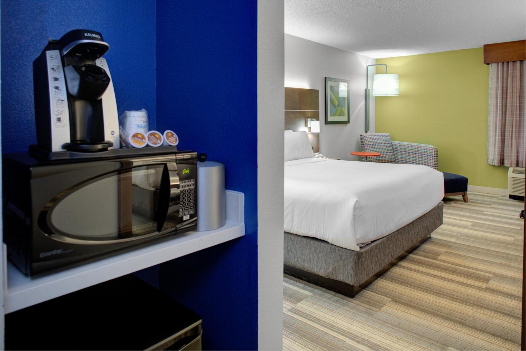 Holiday Inn Express - Chester By Ihg Exterior photo