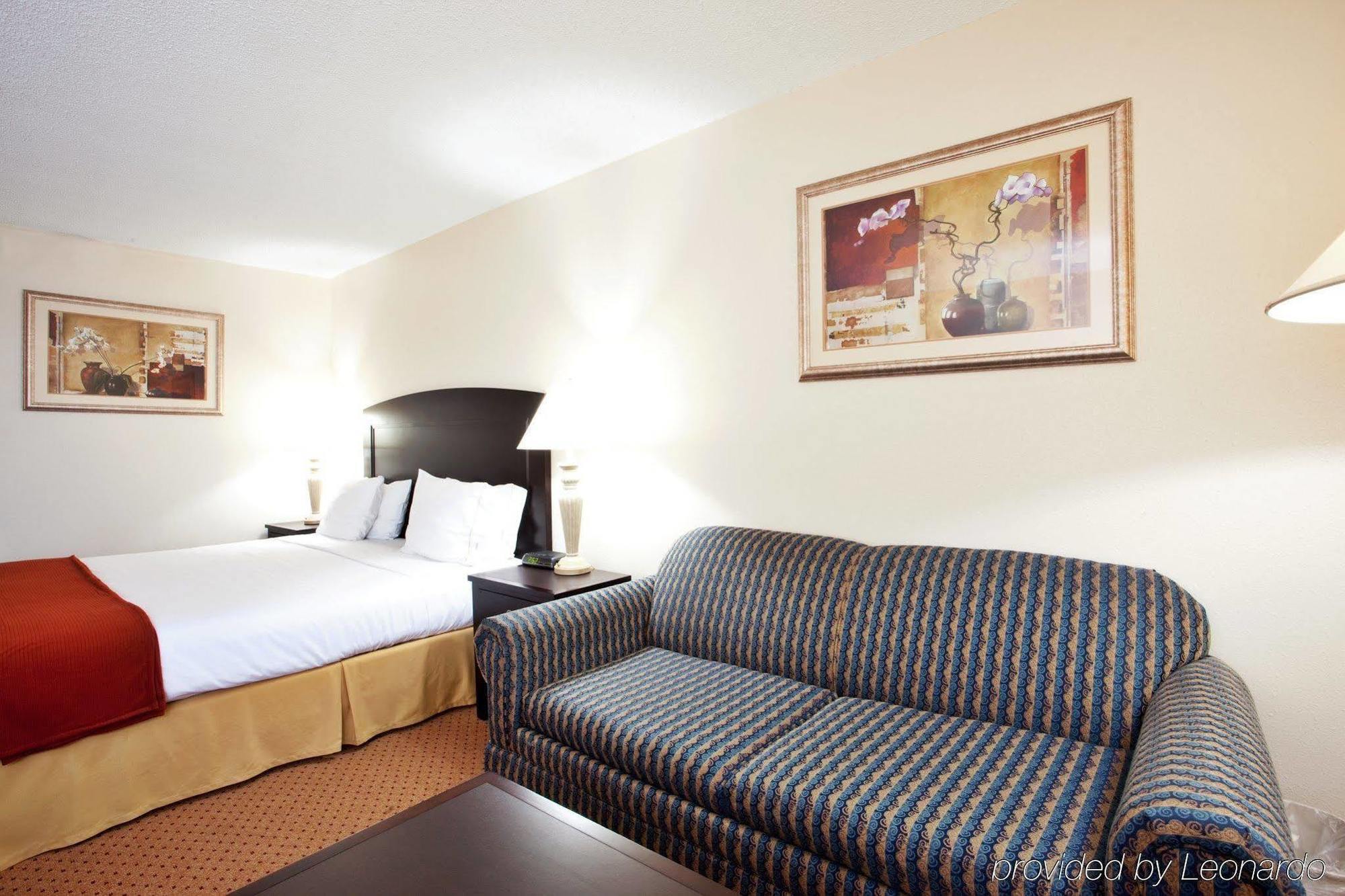 Holiday Inn Express - Chester By Ihg Room photo
